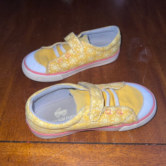 See Kai Run Sneakers / Yellow Sunshine / Size 11 - Picture 5 of 6